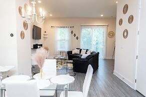 Cozy Retreat near Uptown Charlotte with Free Parking & Wi-Fi