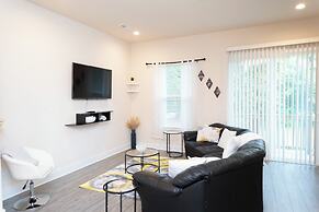 Cozy Retreat near Uptown Charlotte with Free Parking & Wi-Fi