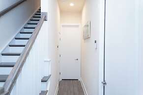 Cozy Retreat near Uptown Charlotte with Free Parking & Wi-Fi