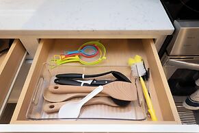 Cozy Retreat near Uptown Charlotte with Free Parking & Wi-Fi