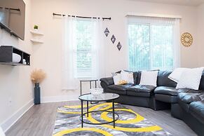 Cozy Retreat near Uptown Charlotte with Free Parking & Wi-Fi