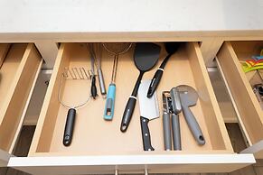 Cozy Retreat near Uptown Charlotte with Free Parking & Wi-Fi