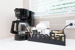 Cozy Retreat near Uptown Charlotte with Free Parking & Wi-Fi