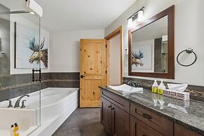 Rundle Cliffs Lodge by Canmore Premier