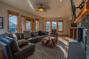 Rundle Cliffs Lodge by Canmore Premier
