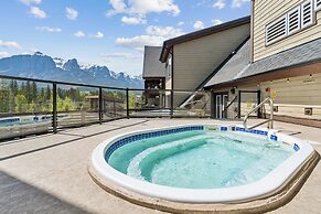 Rundle Cliffs Lodge by Canmore Premier
