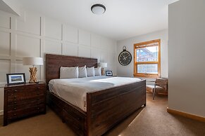 Rundle Cliffs Lodge by Canmore Premier