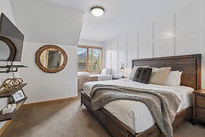 Rundle Cliffs Lodge by Canmore Premier