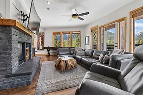 Rundle Cliffs Lodge by Canmore Premier