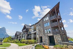 Rundle Cliffs Lodge by Canmore Premier
