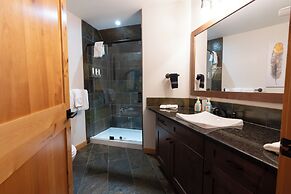 Rundle Cliffs Lodge by Canmore Premier