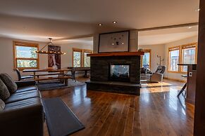 Rundle Cliffs Lodge by Canmore Premier