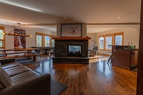 Rundle Cliffs Lodge by Canmore Premier