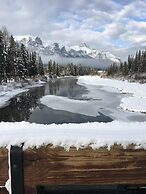 Rundle Cliffs Lodge by Canmore Premier