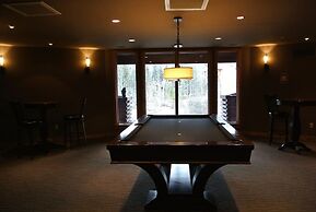 Rundle Cliffs Lodge by Canmore Premier