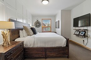 Rundle Cliffs Lodge by Canmore Premier