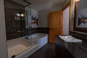 Rundle Cliffs Lodge by Canmore Premier