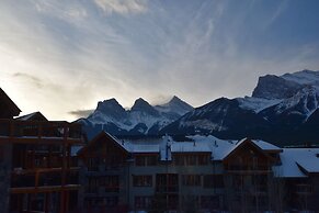 Rundle Cliffs Lodge by Canmore Premier
