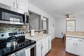 Midtown Fenced Yard  White Acres Retreat