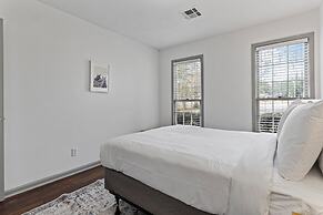 Midtown Fenced Yard  White Acres Retreat