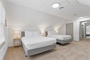 Midtown Fenced Yard  White Acres Retreat