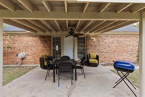 Midtown Fenced Yard  White Acres Retreat