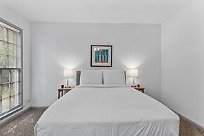 Midtown Fenced Yard  White Acres Retreat