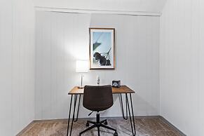 Midtown Fenced Yard  White Acres Retreat