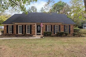 Midtown Fenced Yard  White Acres Retreat