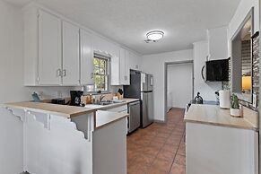 Midtown Fenced Yard  White Acres Retreat