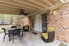 Midtown Fenced Yard  White Acres Retreat