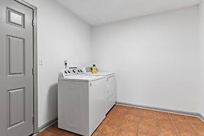 Midtown Fenced Yard  White Acres Retreat