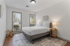 Midtown Fenced Yard  White Acres Retreat