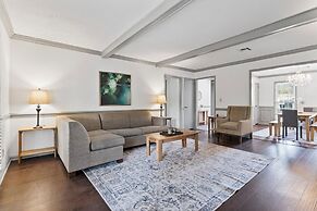 Midtown Fenced Yard  White Acres Retreat