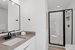 Touch of Class Stunning 5 Bdr!