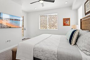 Touch of Class Stunning 5 Bdr!