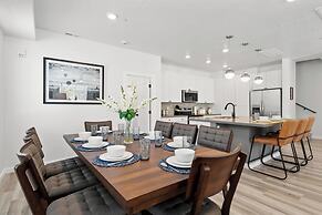 Touch of Class Stunning 5 Bdr!