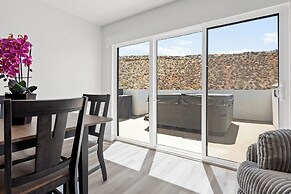 Touch of Class Stunning 5 Bdr!