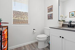 Touch of Class Stunning 5 Bdr!