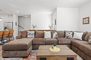 Touch of Class Stunning 5 Bdr!