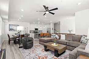 Touch of Class Stunning 5 Bdr!