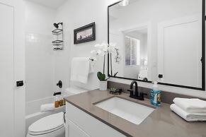 Touch of Class Stunning 5 Bdr!