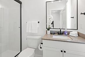 Touch of Class Stunning 5 Bdr!