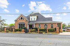 Private Pool and Renovated Home