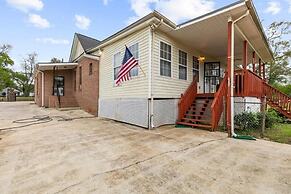 Private Pool and Renovated Home
