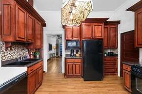 Private Pool and Renovated Home