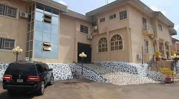 Royal Pavilion Hotel and Suites