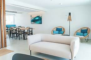 Silveira Bay Lounge Retreat