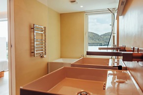Silveira Bay Lounge Retreat