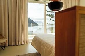 Silveira Bay Lounge Retreat
